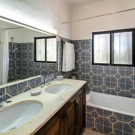 Casa Rouxinol Villa *